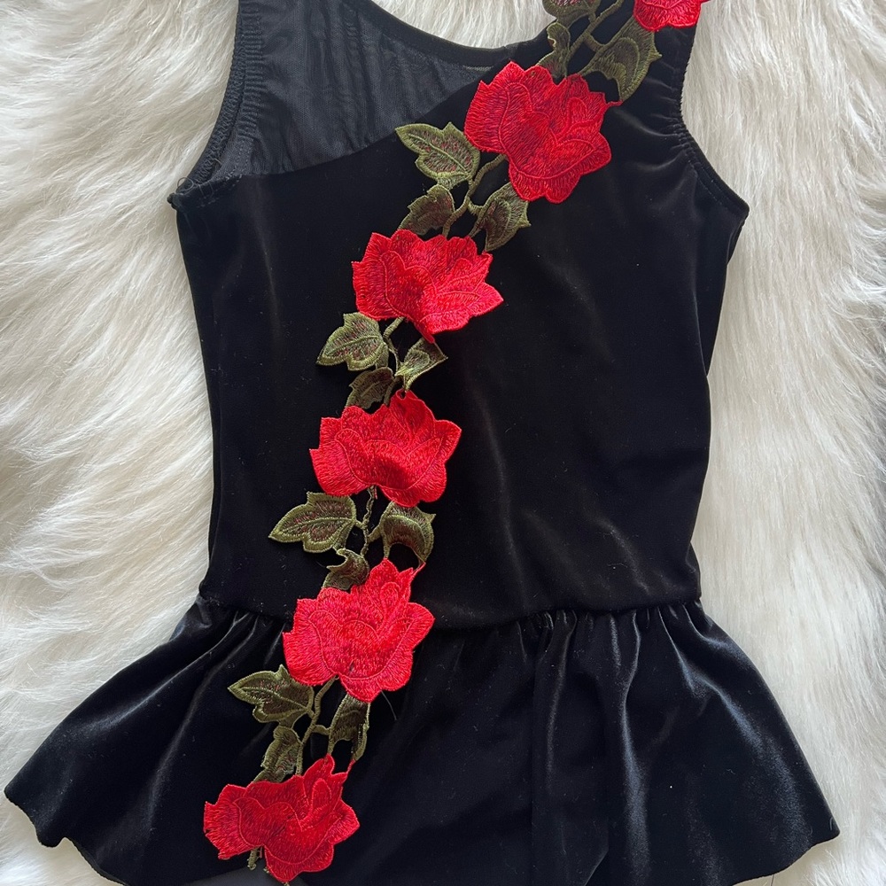 Kids Figure Skating Dress. Size CM (6/7-ish)